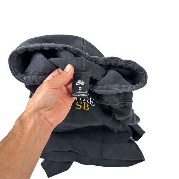 Nike SB Arch Logo Black Skate Hoodie Size Medium Pullover - Picture 3 of 5
